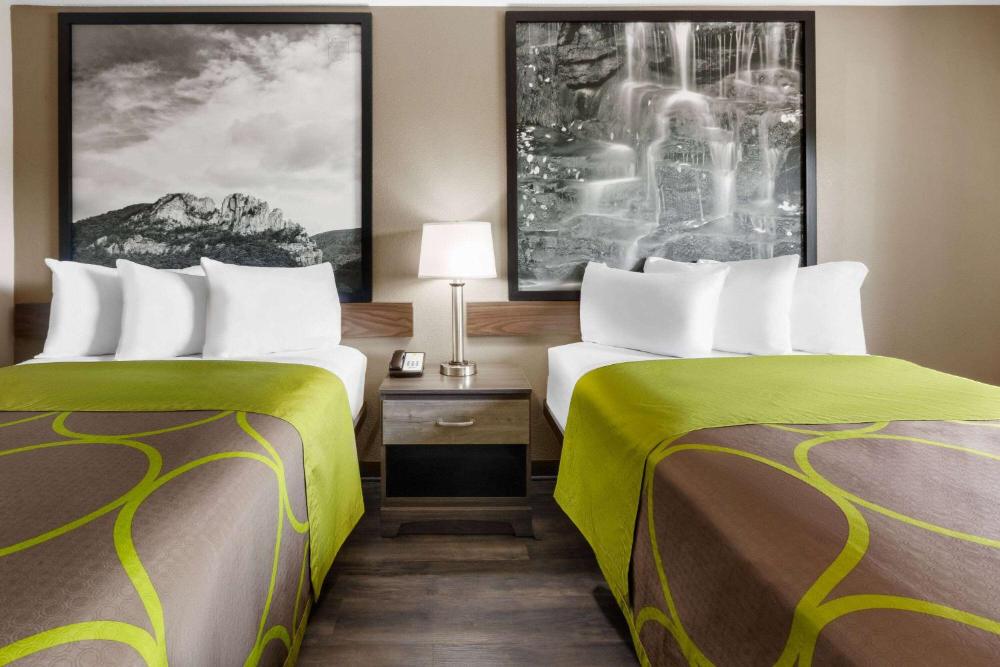 2 Double Beds, Non-Smoking interior